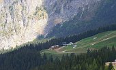 32 Dalla vetta, zoom sul rifugio Gremei